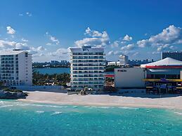Paradise Beachfront & Nightlife Heart