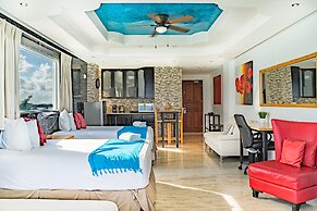 Paradise Beachfront & Nightlife Heart