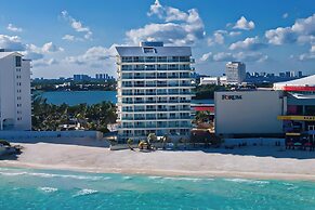 Paradise Beachfront & Nightlife Heart