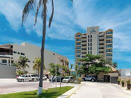 Paradise Beachfront & Nightlife Heart