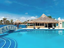 Paradise Beachfront & Nightlife Heart