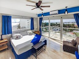 Paradise Beachfront & Nightlife Heart