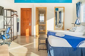 Paradise Beachfront & Nightlife Heart