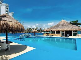 Paradise Beachfront & Nightlife Heart
