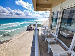 Paradise Beachfront & Nightlife Heart