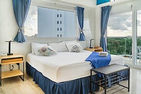 Paradise Beachfront & Nightlife Heart