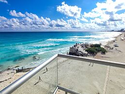 Paradise Beachfront & Nightlife Heart