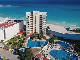 Paradise Beachfront & Nightlife Heart