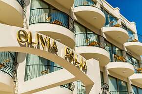 Olivia Palm Hotel