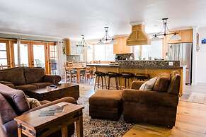 Sierra Lakes Retreat