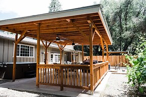 Sierra Lakes Retreat