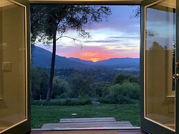 Hillside Cottage Retreat