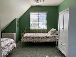 Hillside Cottage Retreat