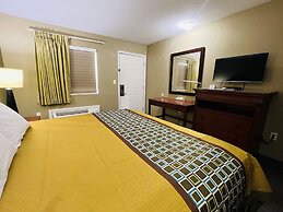 Deluxe Inn & Suites By OYO Miami OK