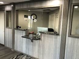 Deluxe Inn & Suites By OYO Miami OK