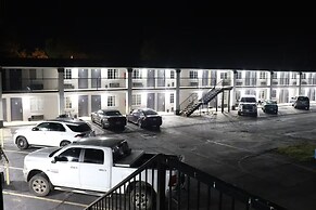 Deluxe Inn & Suites By OYO Miami OK