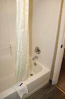 Deluxe Inn & Suites By OYO Miami OK