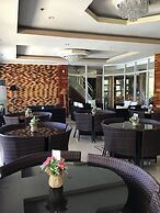 EM Royalle Hotel & Beach Resort