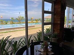 EM Royalle Hotel & Beach Resort