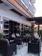 EM Royalle Hotel & Beach Resort