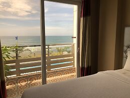 EM Royalle Hotel & Beach Resort