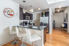 CHIC COLLECTION by NOHOTEL on 6th Street