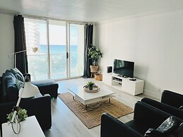 The Tides on Hollywood