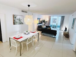 The Tides on Hollywood