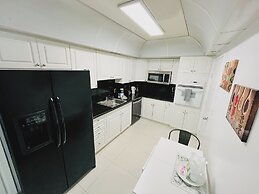 The Tides on Hollywood