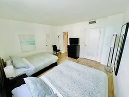 The Tides on Hollywood