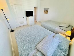 The Tides on Hollywood