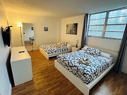 The Tides on Hollywood