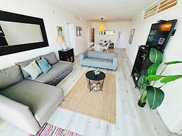 The Tides on Hollywood