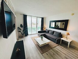 The Tides on Hollywood