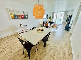 The Tides on Hollywood