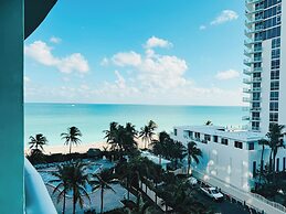 The Tides on Hollywood