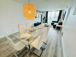 The Tides on Hollywood