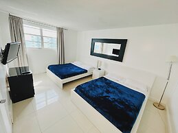 The Tides on Hollywood