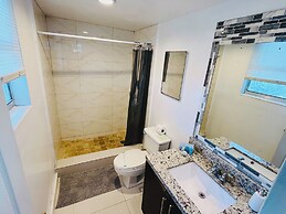 The Tides on Hollywood