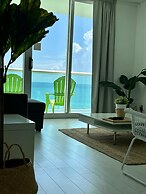 The Tides on Hollywood