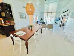 The Tides on Hollywood