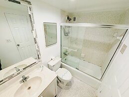 The Tides on Hollywood