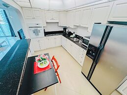 The Tides on Hollywood