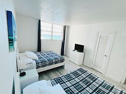 The Tides on Hollywood