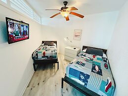 The Tides on Hollywood