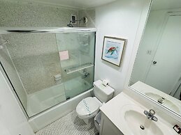 The Tides on Hollywood