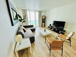 The Tides on Hollywood