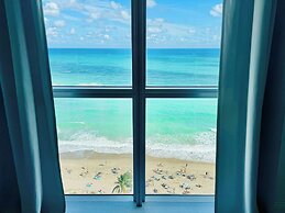 The Tides on Hollywood