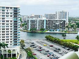 The Tides on Hollywood