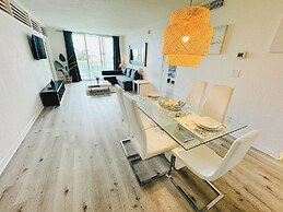 The Tides on Hollywood